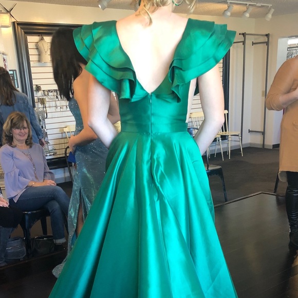 Size 2 Sherri Hill - Picture 3 of 4